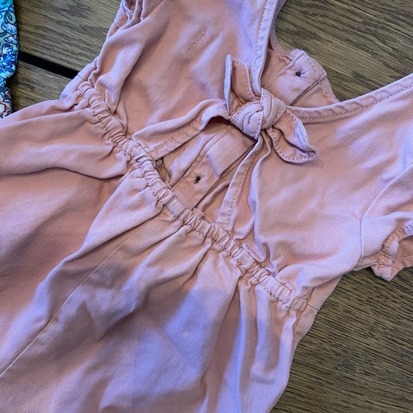 2T girls rompers Old Navy - Picture 2 of 2